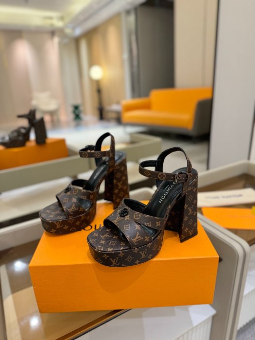 Босоножки фото 3