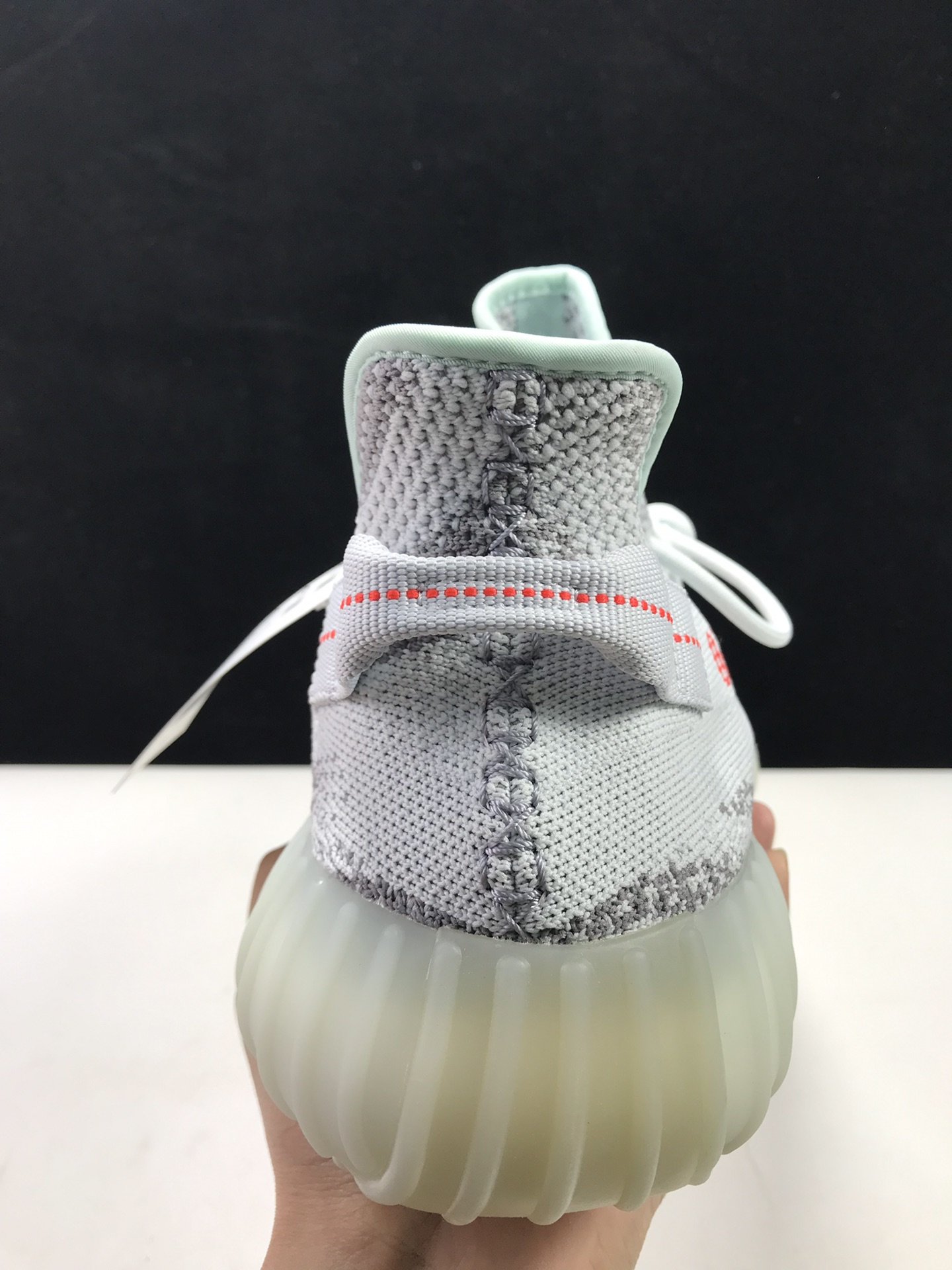 Кроссовки YEEZY BOOST 350 V2 фото 2