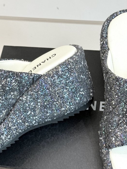 Шлепанцы женские фото 6