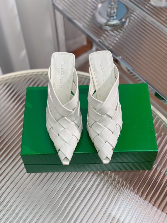 Sandals on high heel (10 cm) white