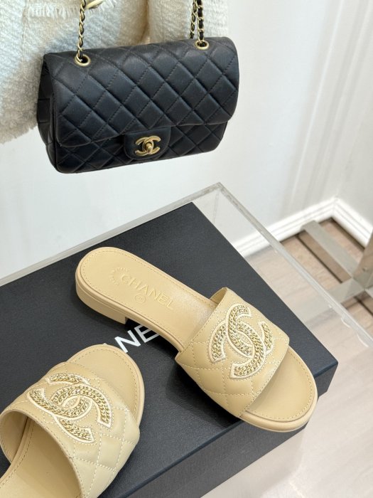 Шлепанцы женские фото 5