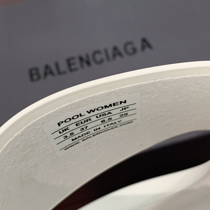 Шлепанцы фото 7