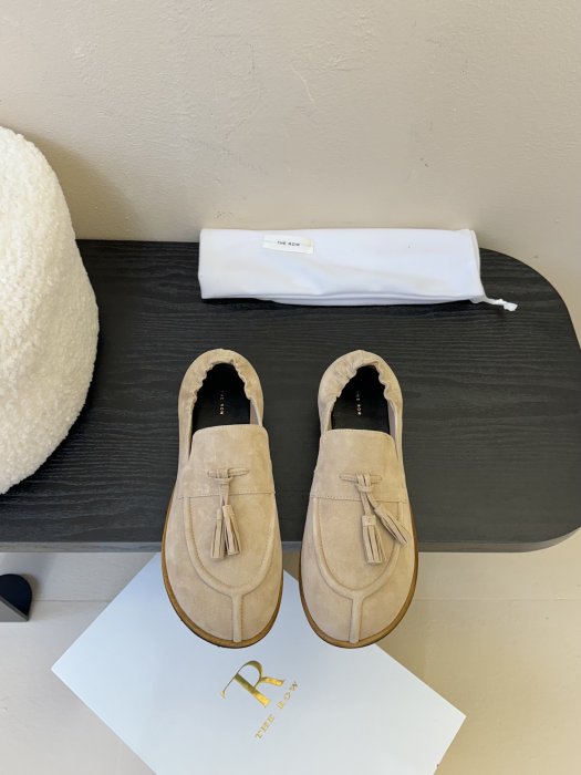 Лоферы женские