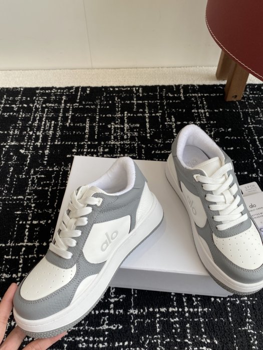 Кроссовки женские фото 7