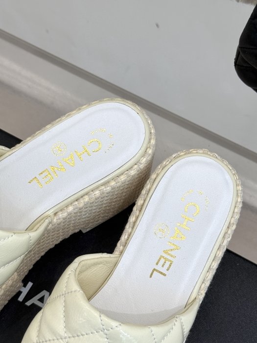 Шлепанцы женские фото 8