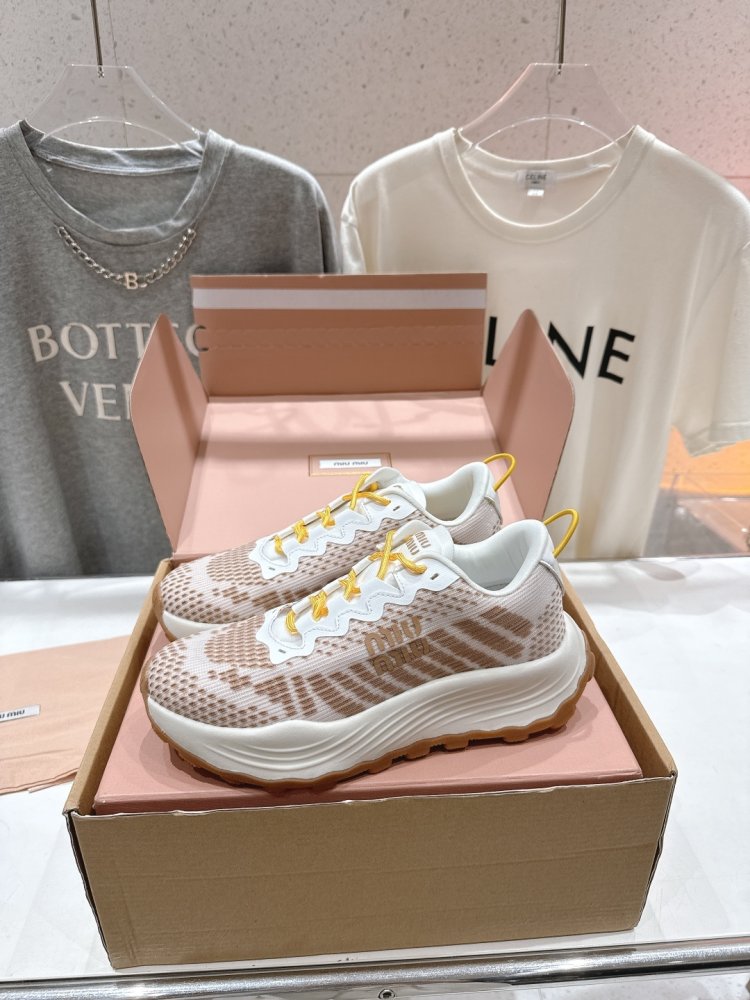 Кросівки жіночі фото 5