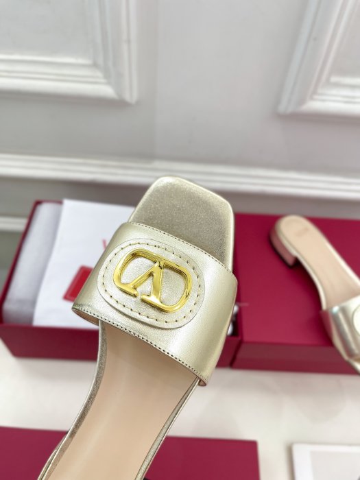 Босоножки фото 6