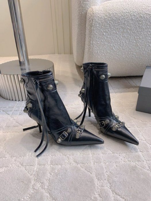 Ankle boots leather фото 6