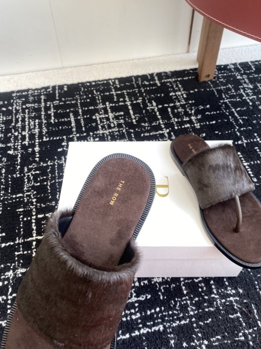 Шлепанцы женские фото 8