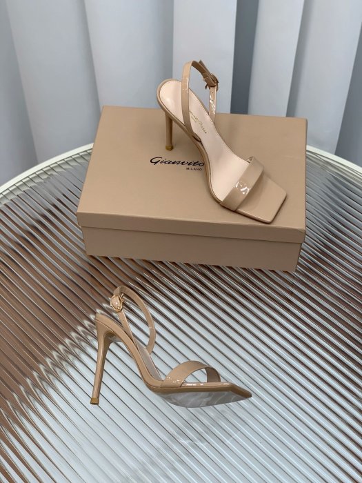 Босоножки фото 9