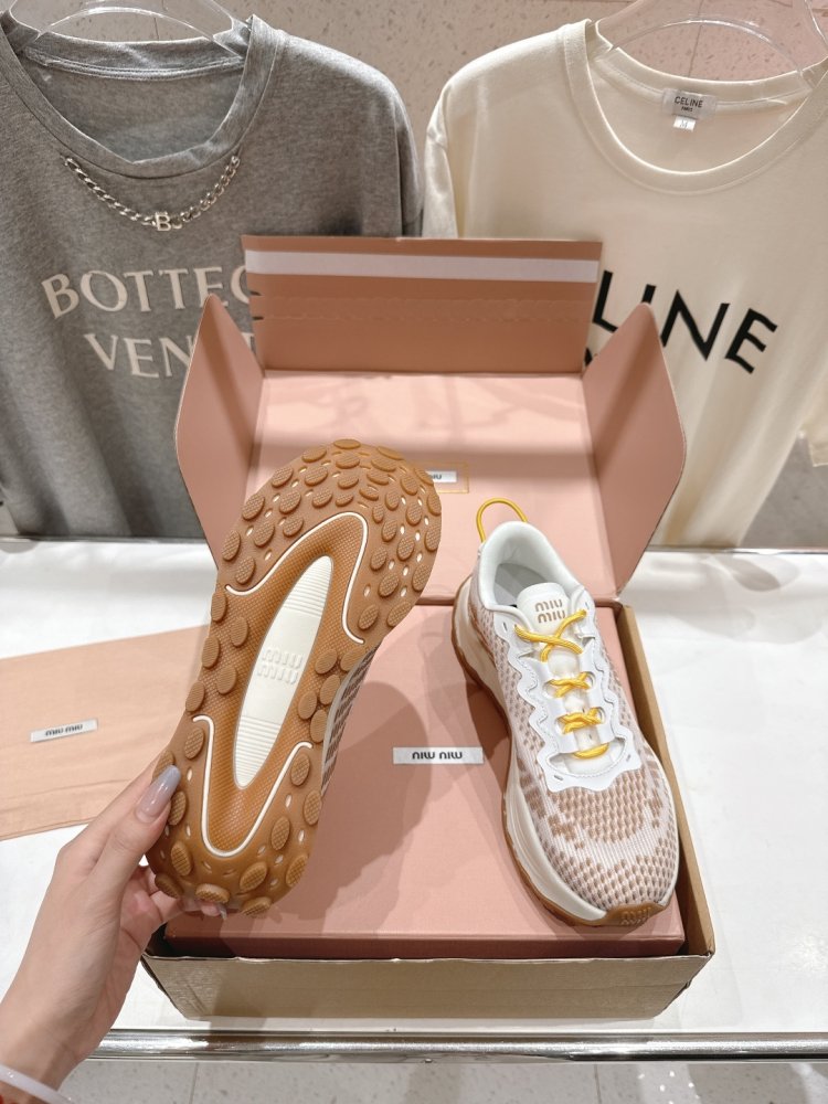 Кросівки жіночі фото 9