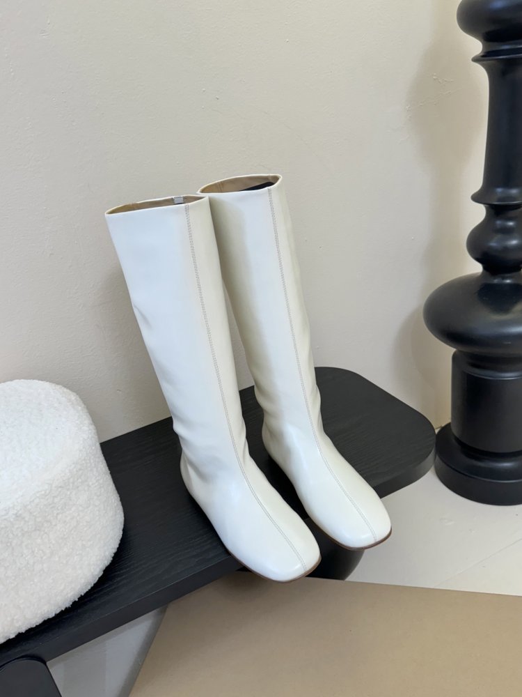 Чоботи жіночі