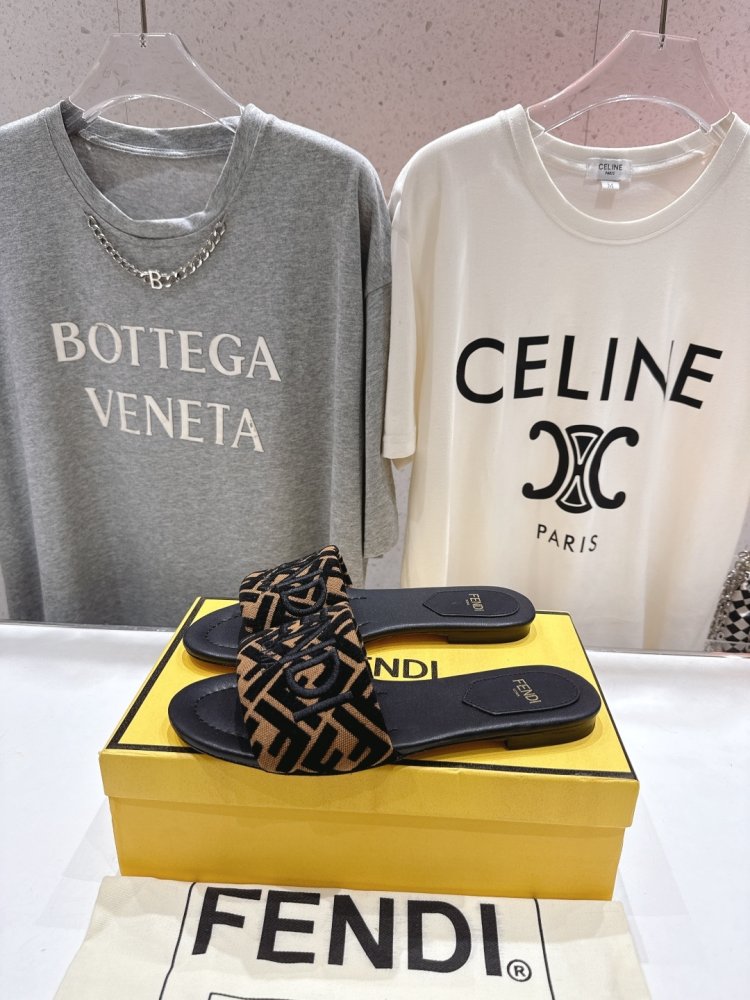 Шлепанцы женские фото 3