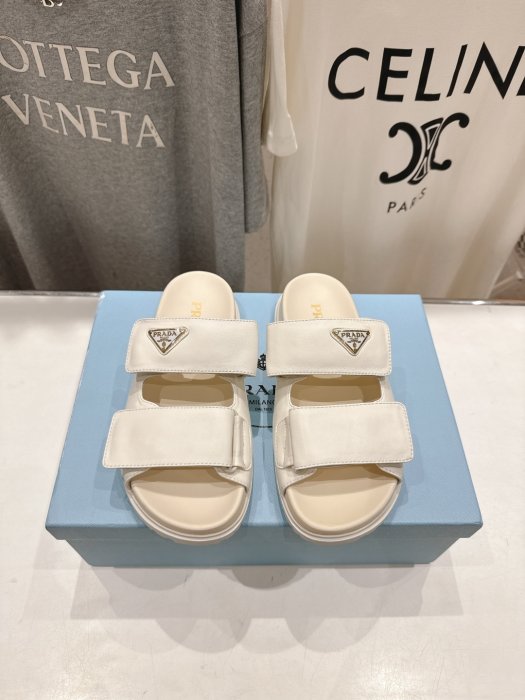 Шлепанцы женские