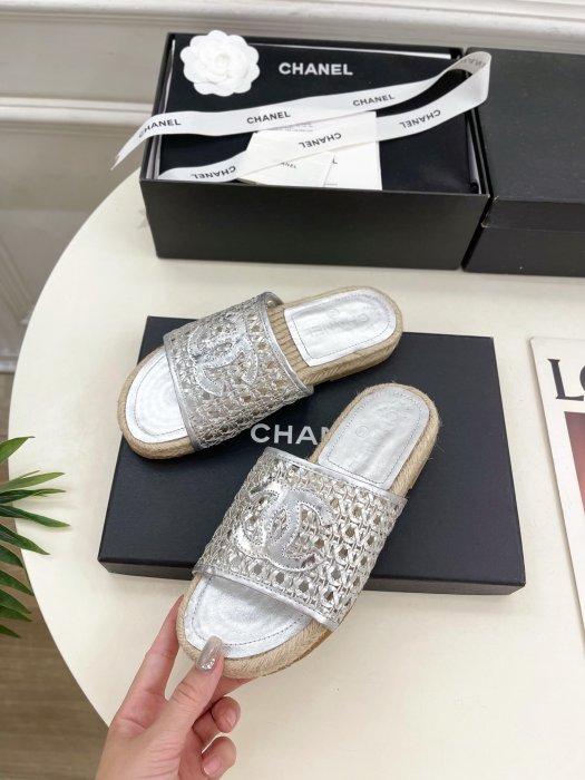 Шлепанцы женские фото 3