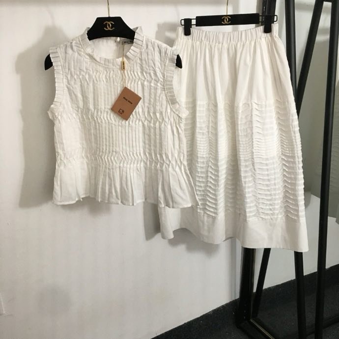 Костюм женский