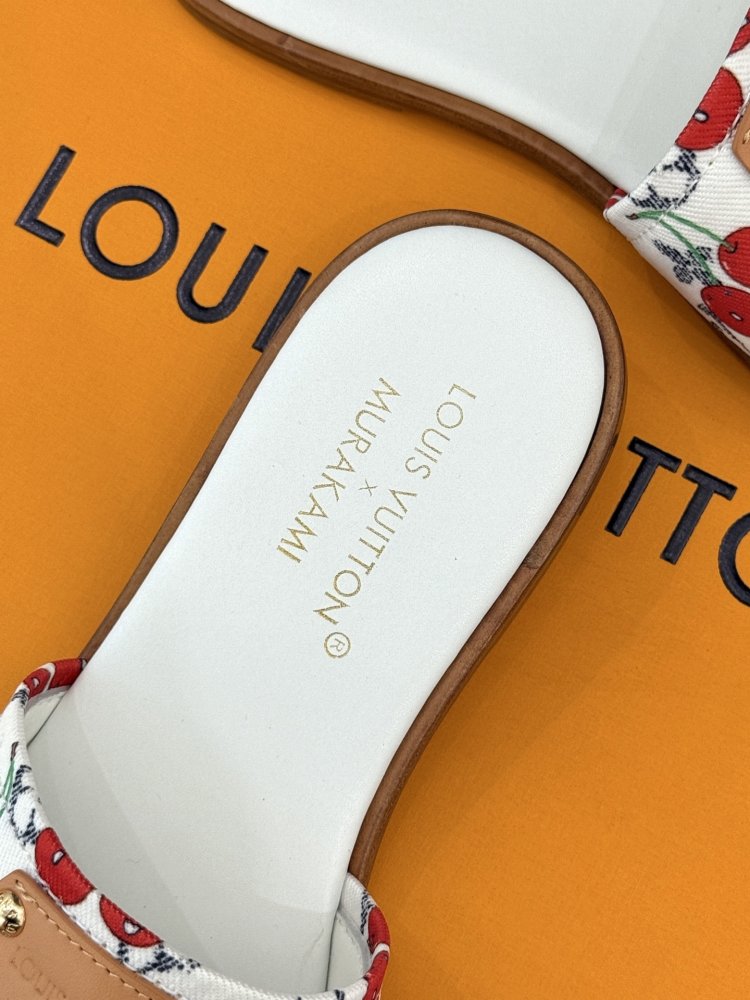 Шлепанцы женские фото 8