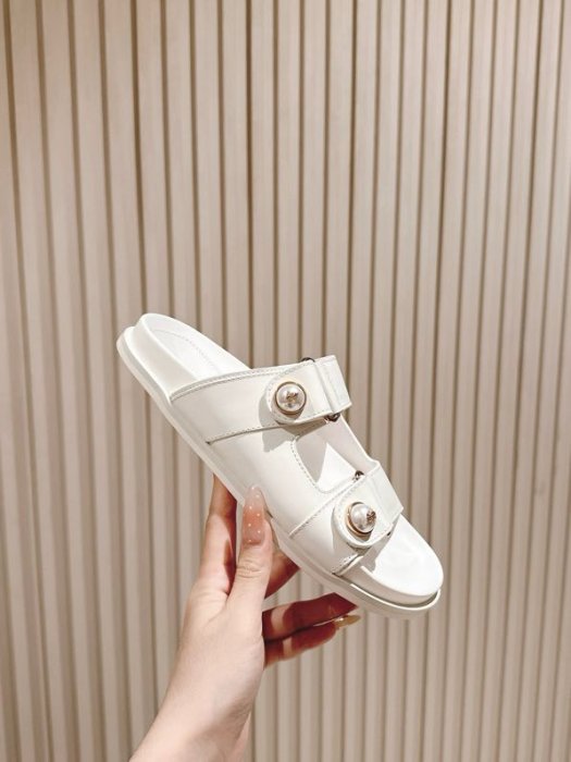 Шльопанці жіночі фото 8