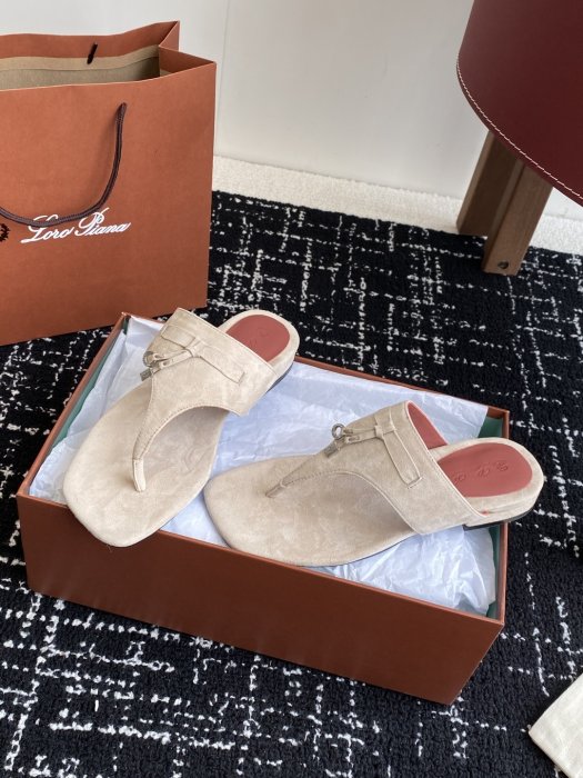 Шлепанцы фото 3