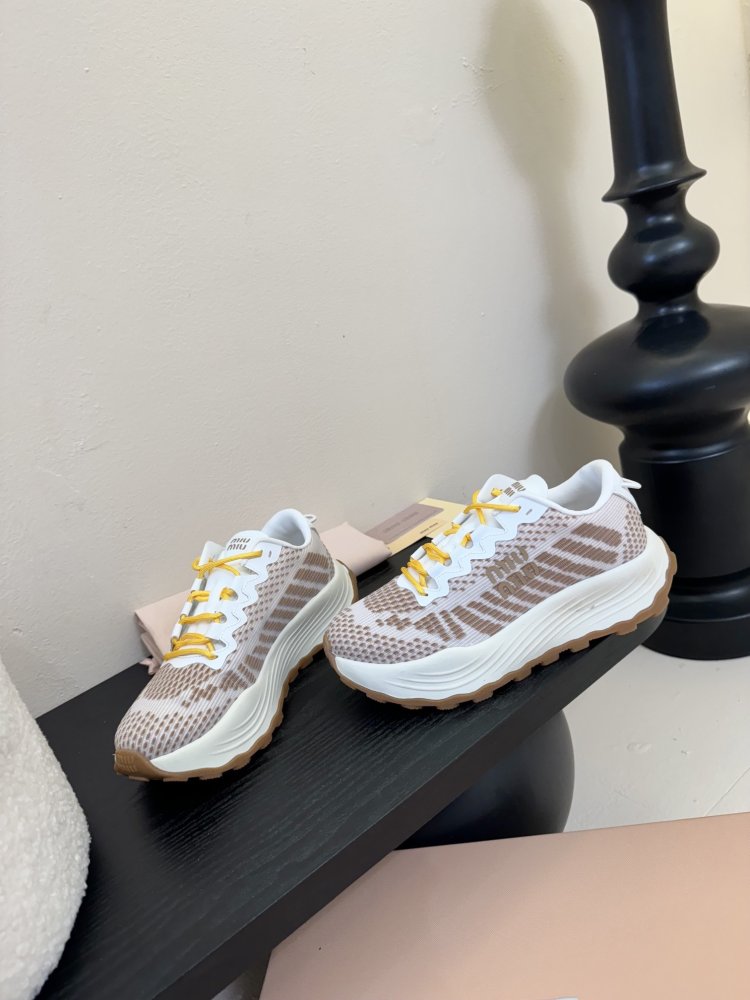 Кроссовки женские фото 3