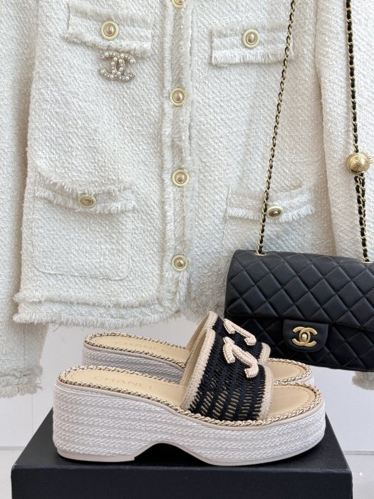 Шлепанцы женские