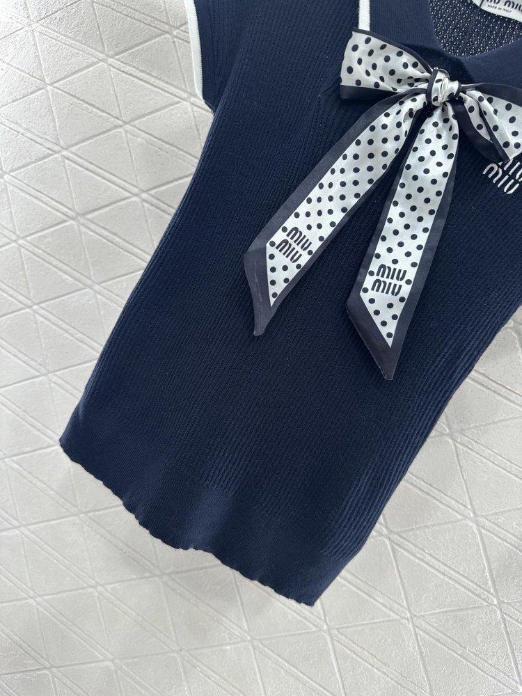 Футболка жіноча фото 5