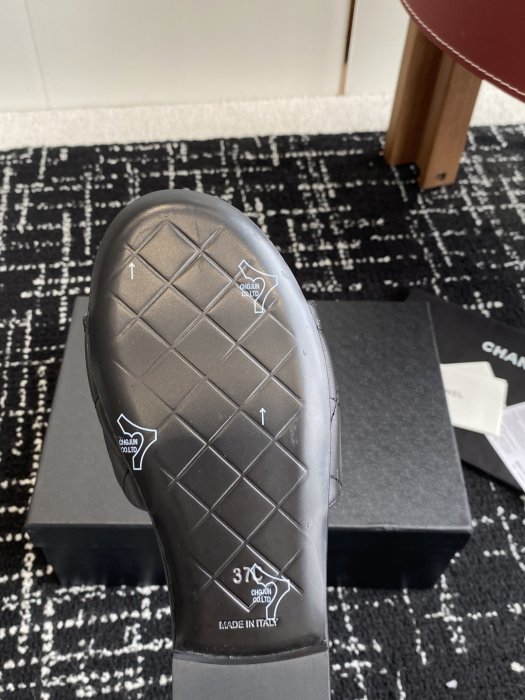 Шльопанці жіночі фото 9