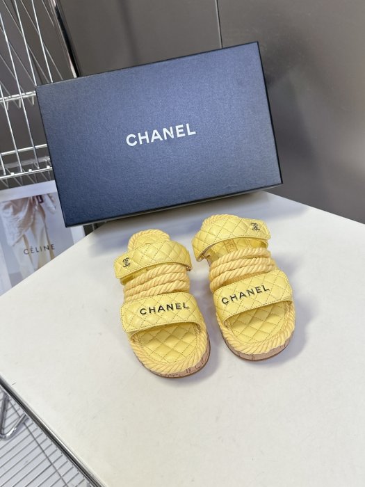 Шлепанцы женские