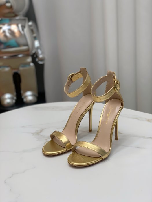 Босоножки фото 2