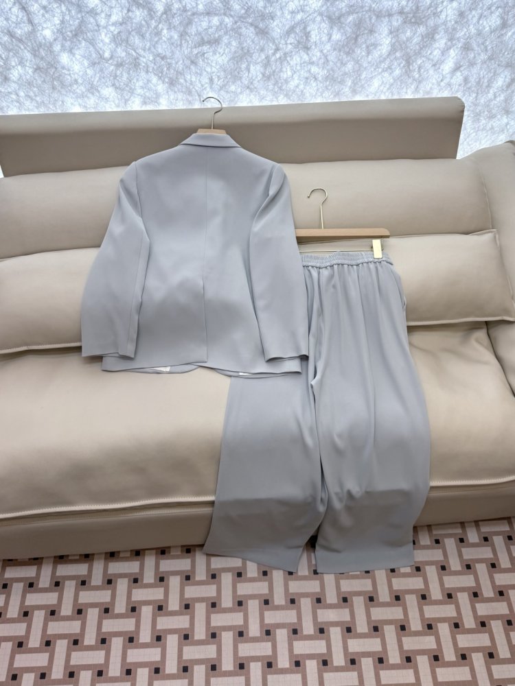 Костюм жіночий фото 4