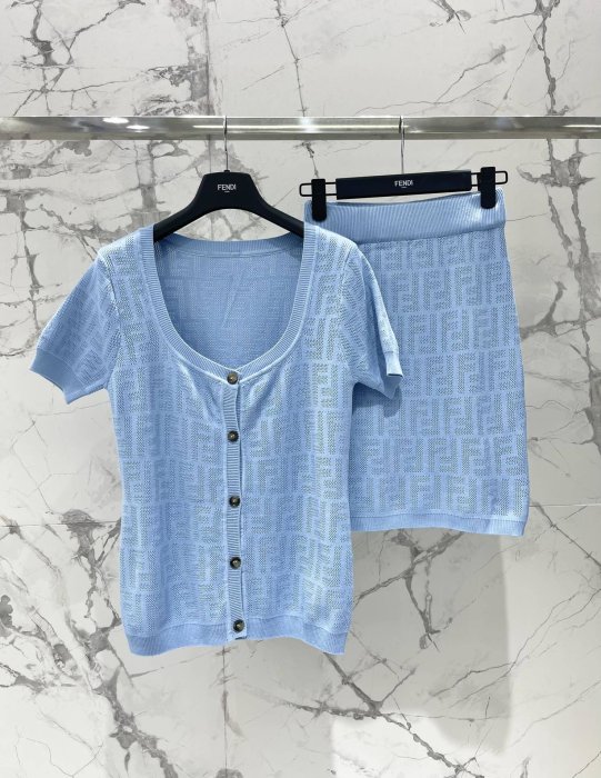 T-shirt women's фото 2