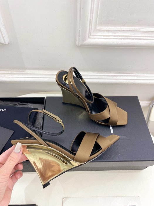 Босоножки фото 4