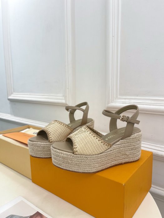 Босоножки фото 3