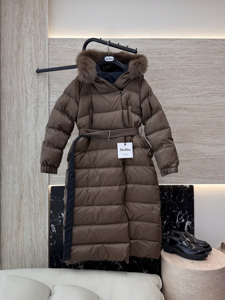 Long two-sided jacket Down jacket from collar of fox fur