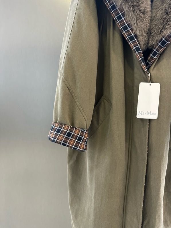 Long jacket on feathers from collar of fox fur фото 3