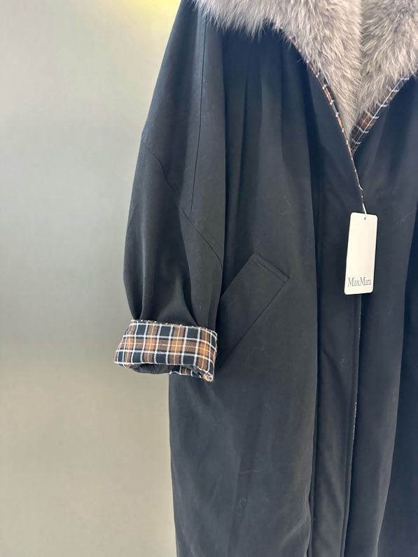 Long jacket on feathers from collar of fox fur фото 4