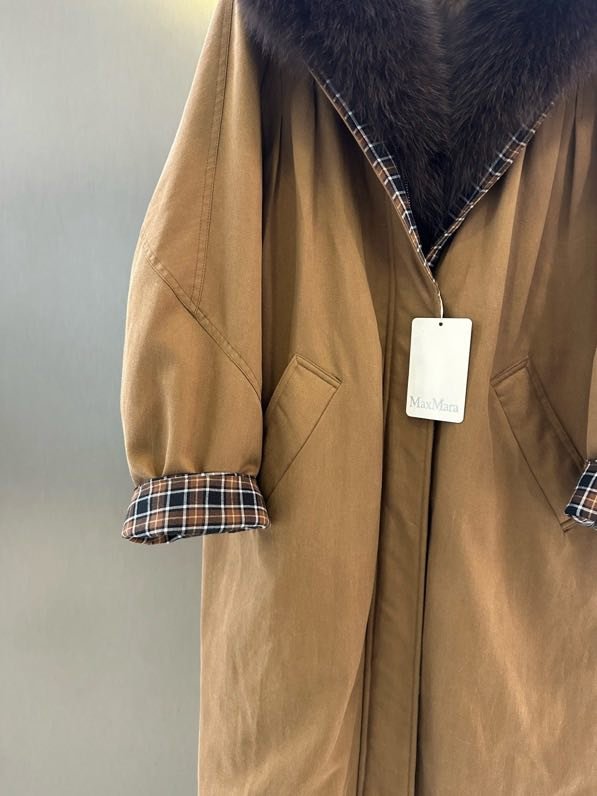 Long jacket on feathers from collar of fox fur фото 4