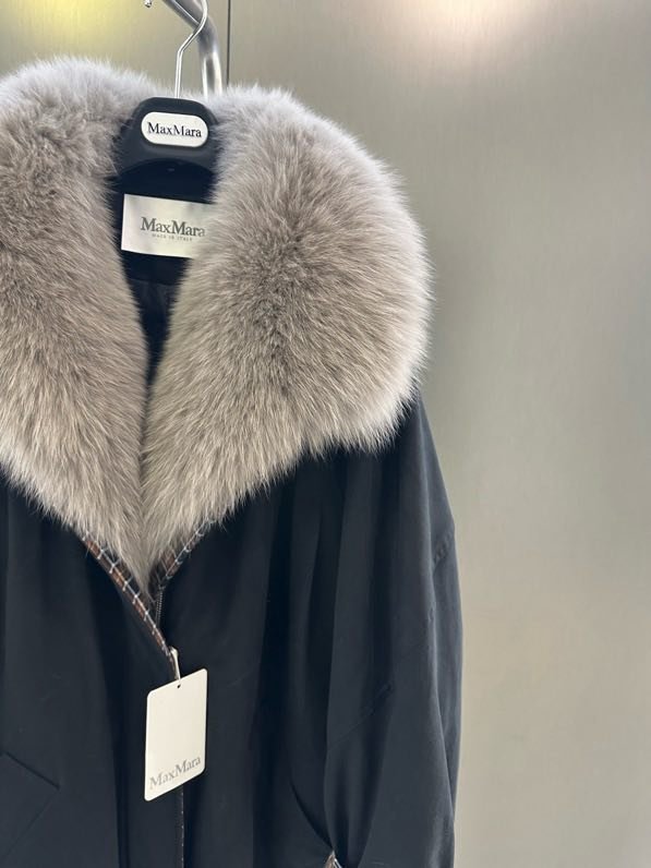 Long jacket on feathers from collar of fox fur фото 5