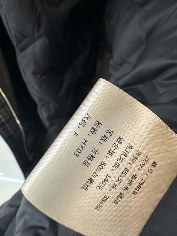 Long jacket on feathers from collar of fox fur фото 7