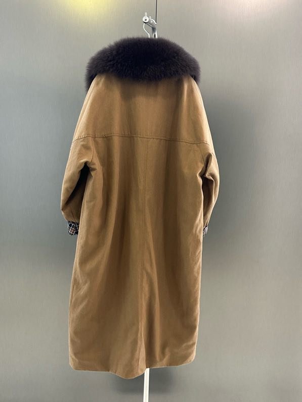 Long jacket on feathers from collar of fox fur фото 7