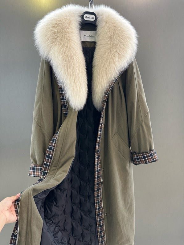 Long jacket on feathers from collar of fox fur фото 8