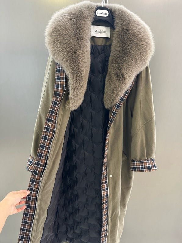 Long jacket on feathers from collar of fox fur фото 8