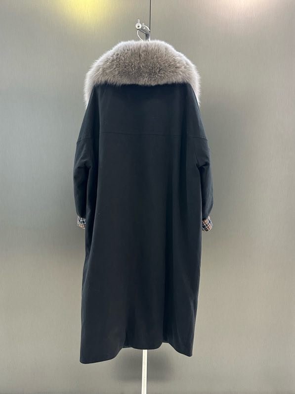 Long jacket on feathers from collar of fox fur фото 8