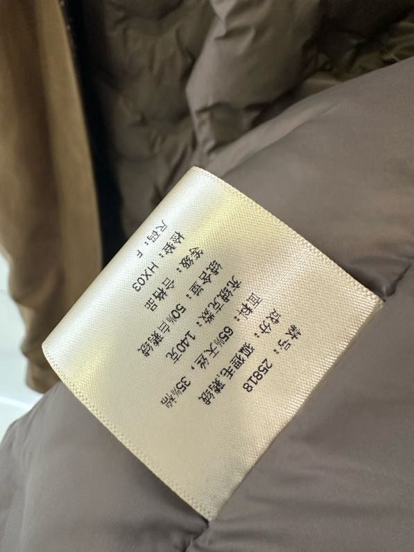 Long jacket on feathers from collar of fox fur фото 8