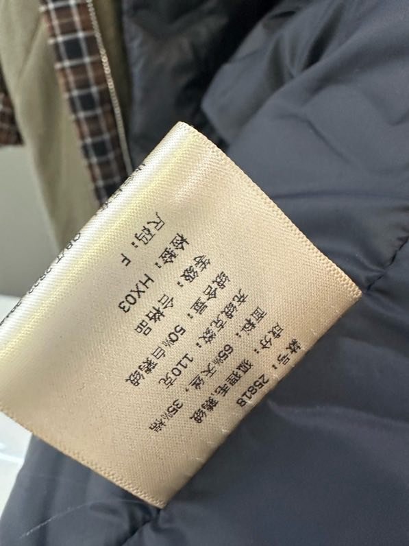 Long jacket on feathers from collar of fox fur фото 9