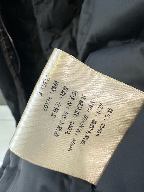 Long jacket on feathers from collar of fox fur фото 9