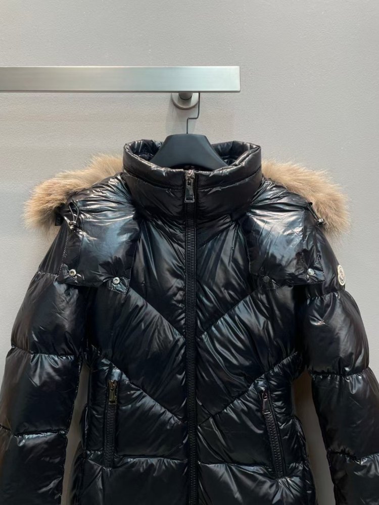 Длинная куртка пуховик с большим воротником из лисьего меха фото 2