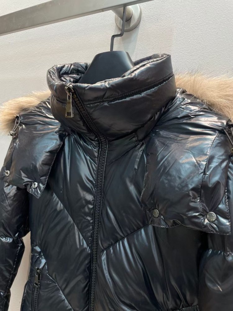 Длинная куртка пуховик с большим воротником из лисьего меха фото 3