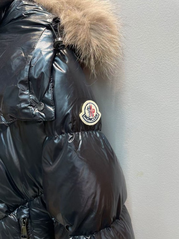 Длинная куртка пуховик с большим воротником из лисьего меха фото 4