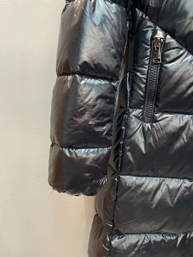 Длинная куртка пуховик с большим воротником из лисьего меха фото 5